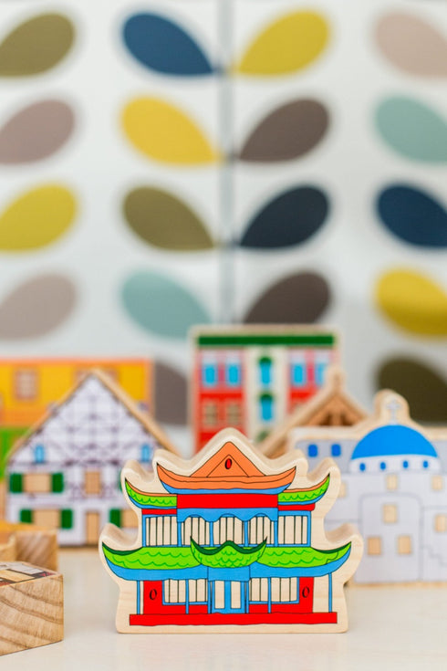 THE FRECKLED FROG - Homes Around The World